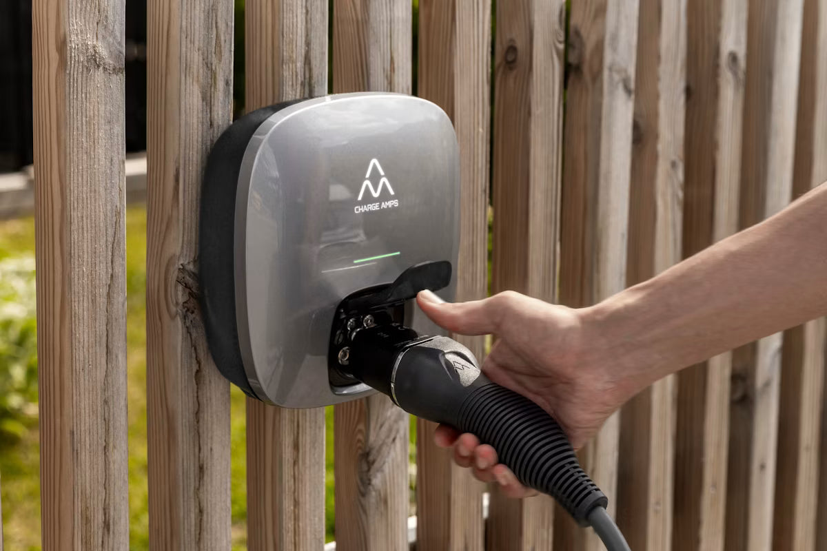Charge Amps Luna + Perific monitor-paket
